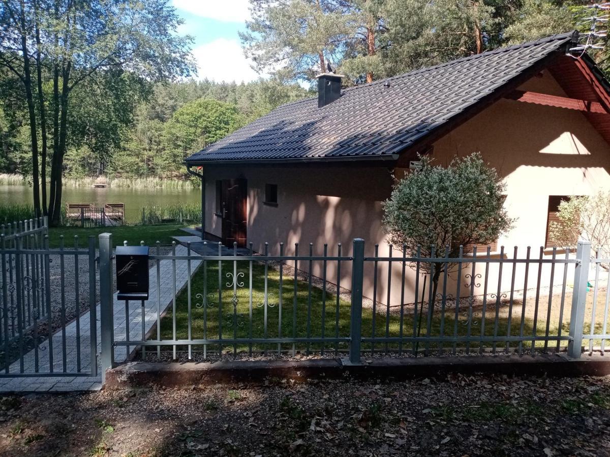 Urokliwy Domek Nad Brzegiem Jeziora Lubiatów Εξωτερικό φωτογραφία