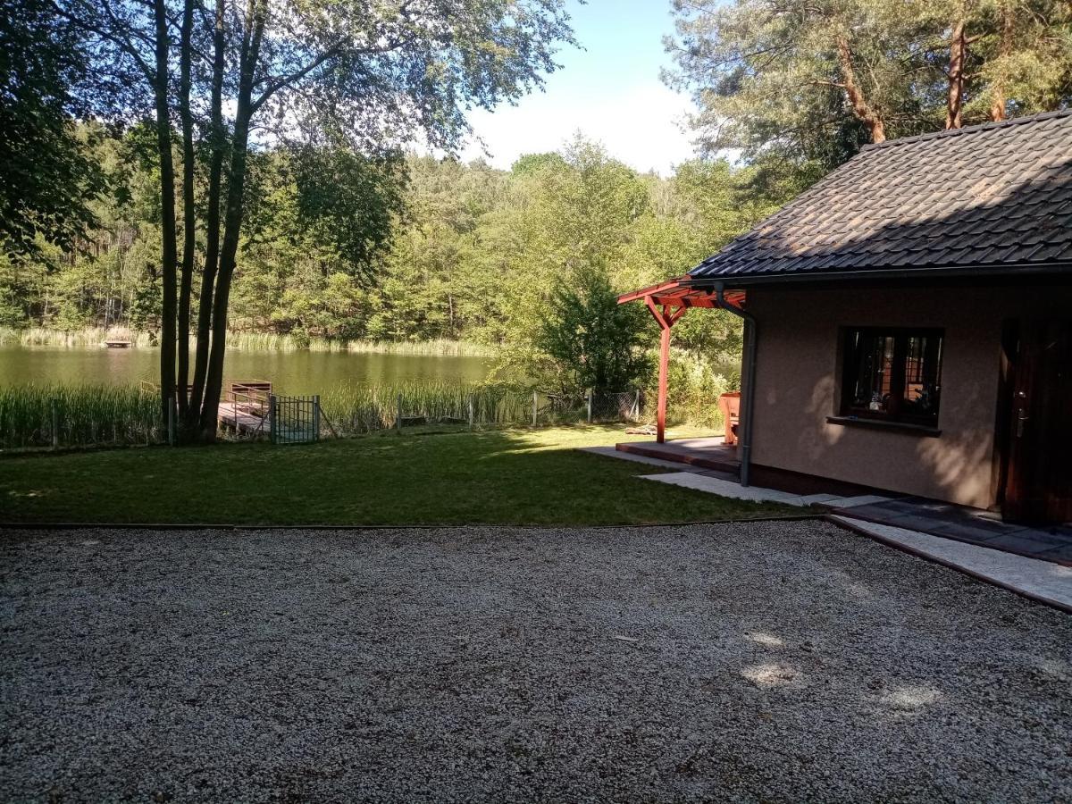 Urokliwy Domek Nad Brzegiem Jeziora Lubiatów Εξωτερικό φωτογραφία